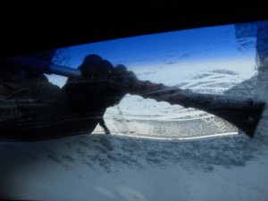 車のフロントガラスの霜